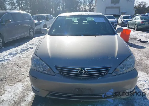 2005 Toyota Camry Xle z USA, uszkodzony, nr VIN 4T1BE30K75U631336